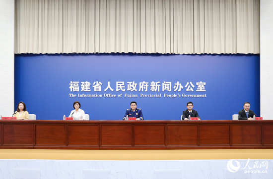 发布会现场.jpg